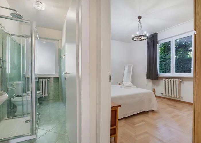 La Meison De La Louye * أَويستا